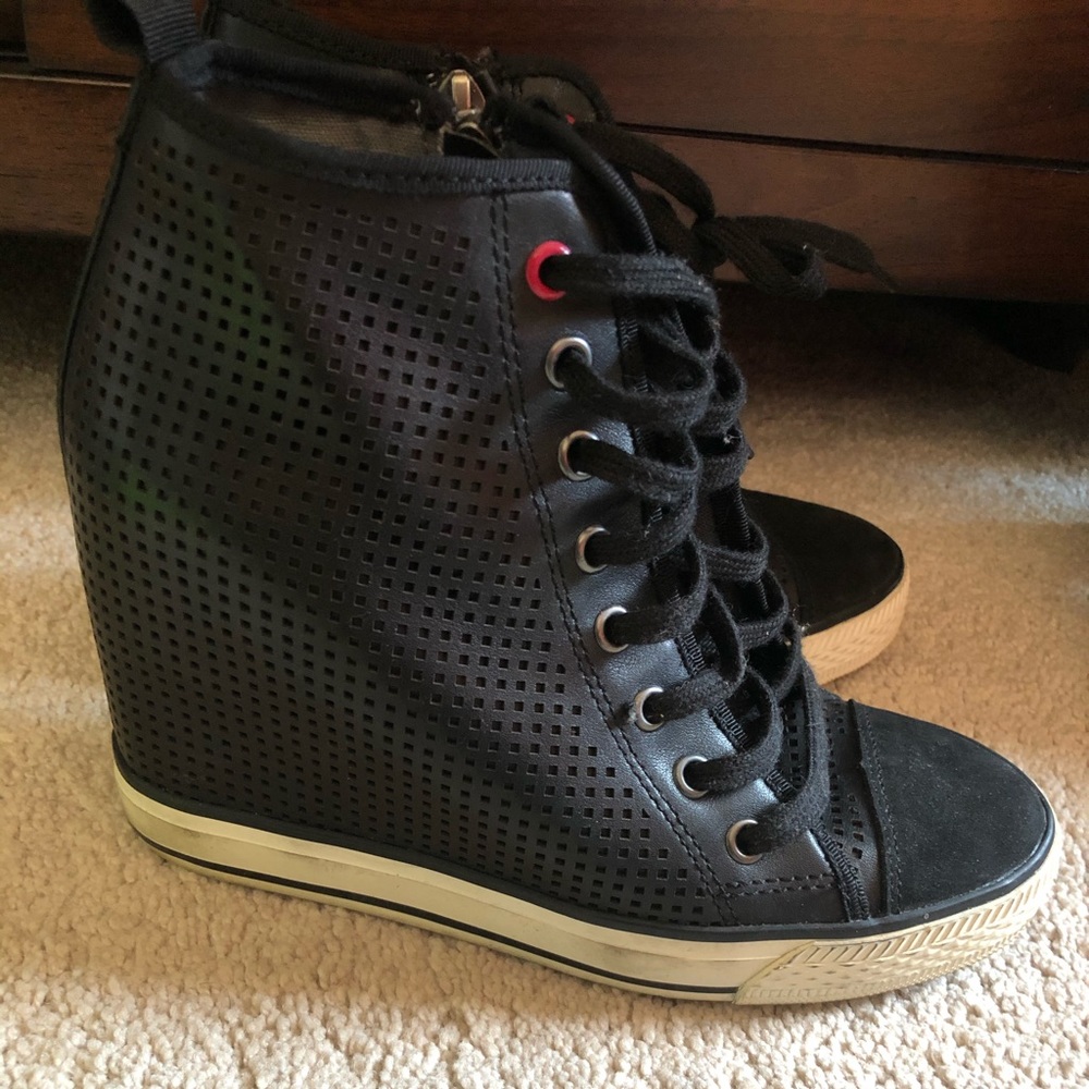 Shoes - Picture 2 of 3
